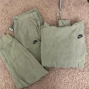 Nike Men’s Green Sweatset